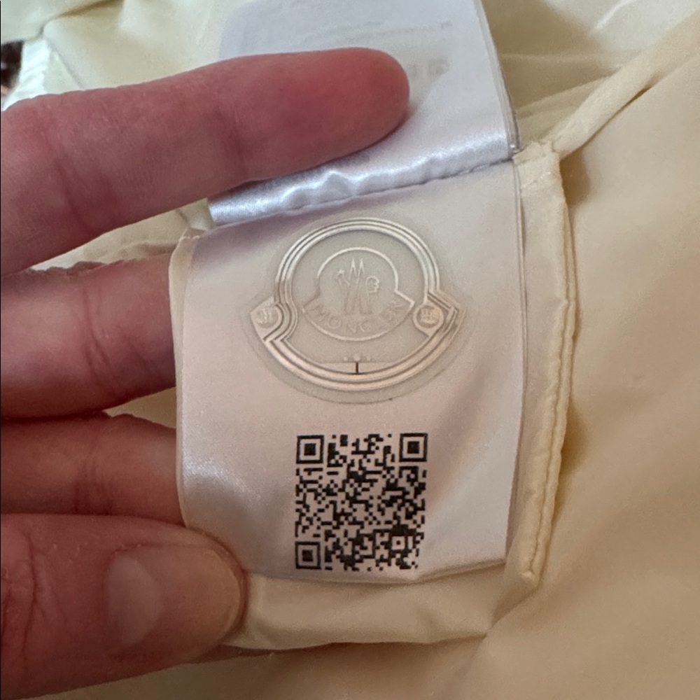 NWT Moncler V Wourl Teddy Women’s Vest Size 2-M - Picture 11 of 11